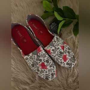 Toms Women's Red and Gray Patterned Flats